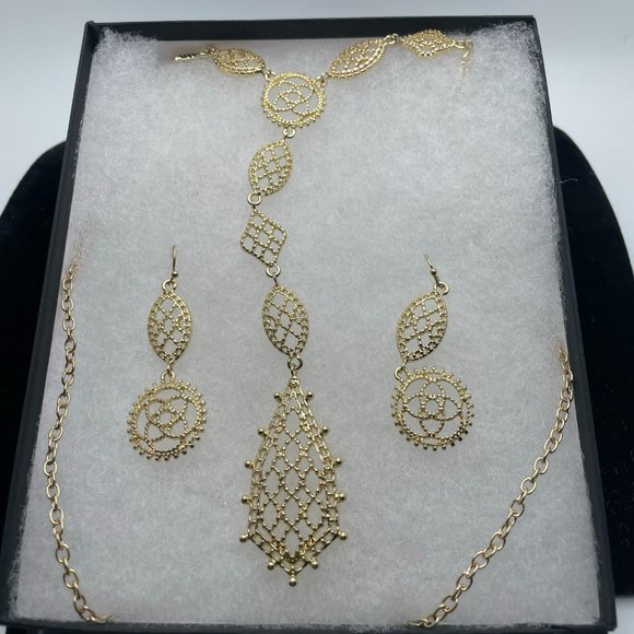 Jewelry - Gold Y filgran necklace and earrings set
